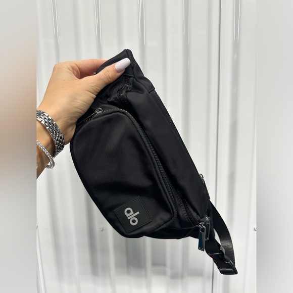 Alo Explorer Fanny Pack - Picture 3 of 4